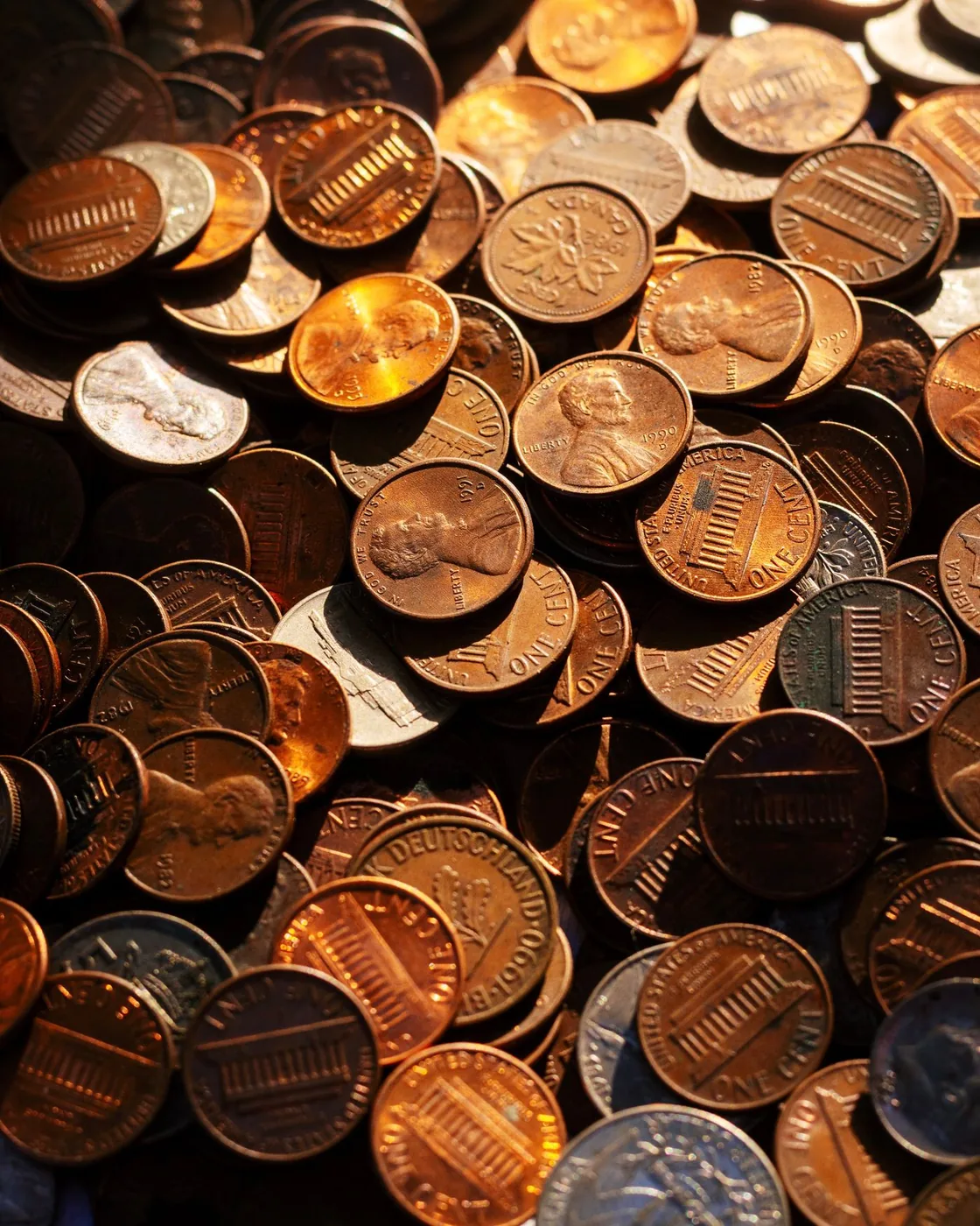 A close pile of copper United States pennies.